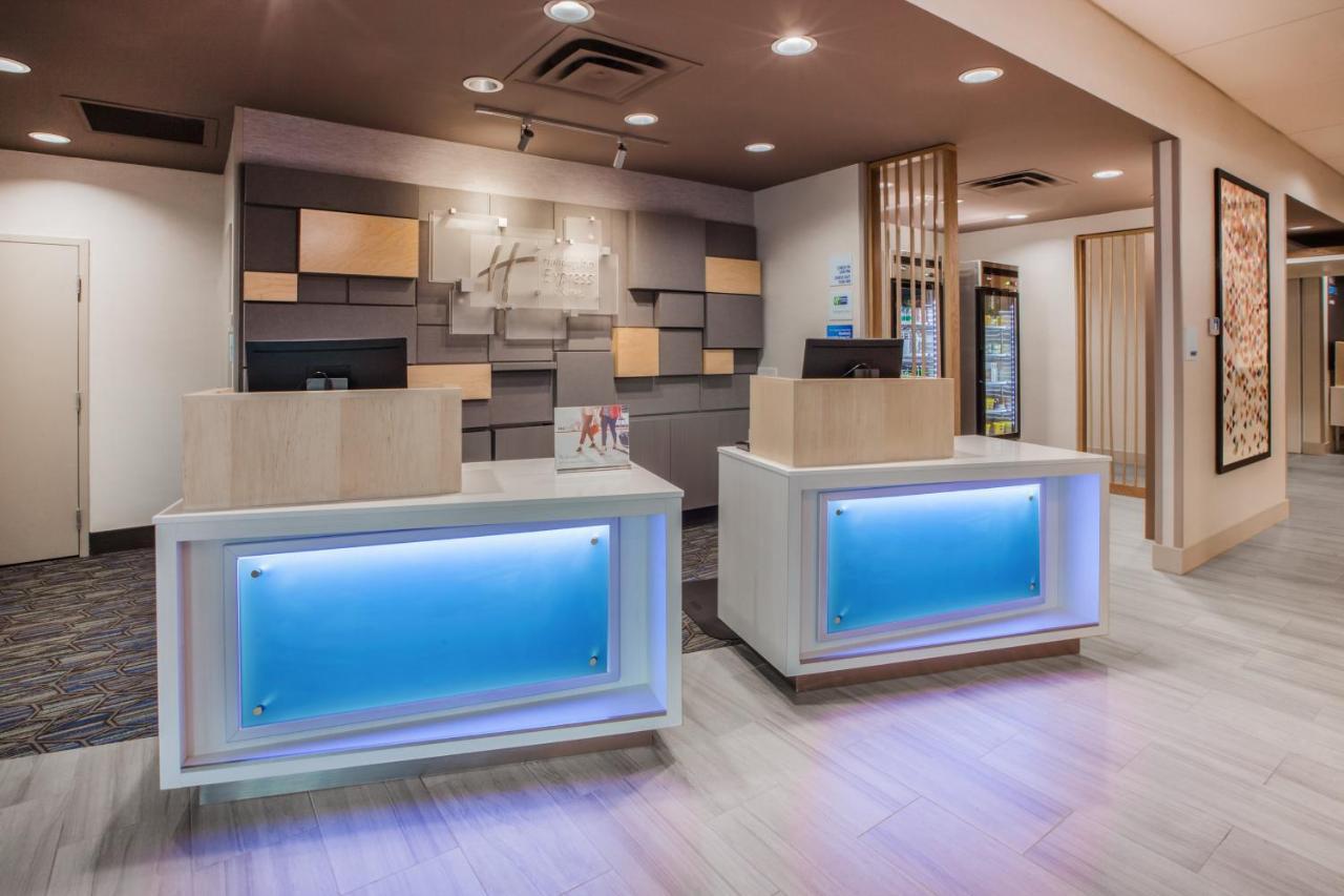 Holiday Inn Express & Suites - Aurora By Ihg Экстерьер фото