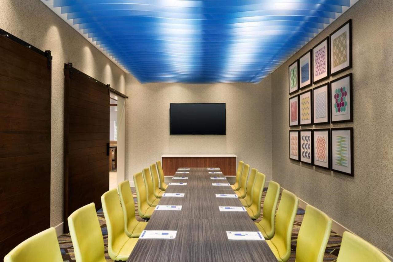 Holiday Inn Express & Suites - Aurora By Ihg Экстерьер фото